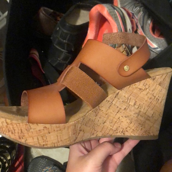 Light brown wedges! - Picture 1 of 3